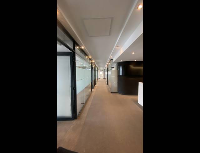 615M² BUSINESS TO LET IN CLAREMONT
